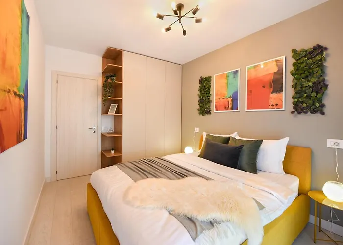 Colorful Fusion - Modern 1Br Near Romexpo Center