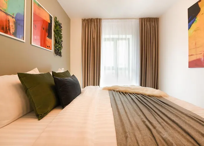 Colorful Fusion - Modern 1Br Near Romexpo Center